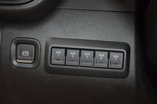 2025 Chevrolet Silverado 3500 HD Chassis Cab Work Truck - 22868343 - 36