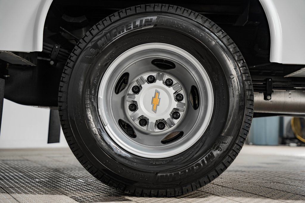 2025 Chevrolet Silverado 3500 HD Chassis Cab Work Truck - 22868351 - 17