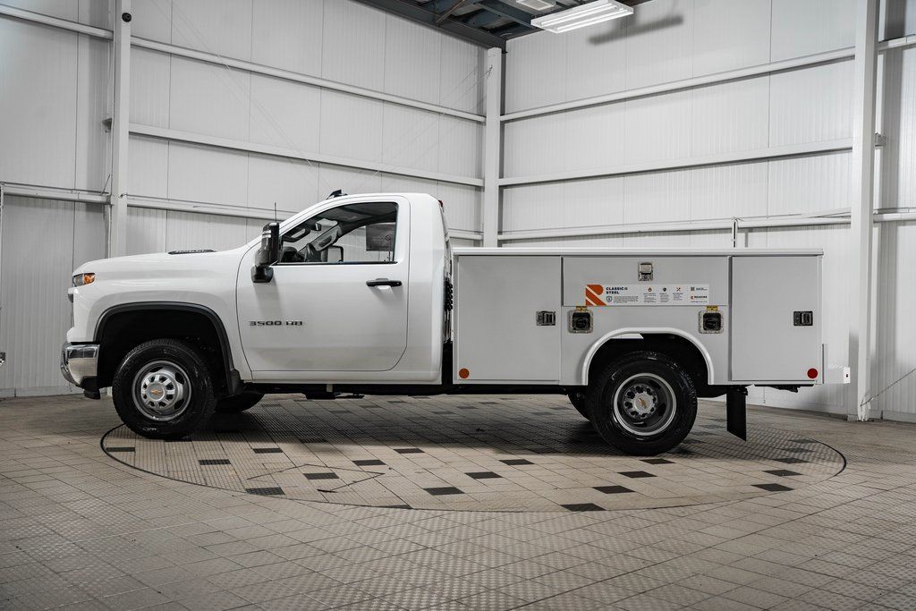 2025 Chevrolet Silverado 3500HD Work Truck photo 4