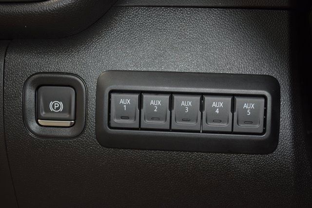 2025 Chevrolet Silverado 3500 HD Chassis Cab Work Truck - 22868358 - 31