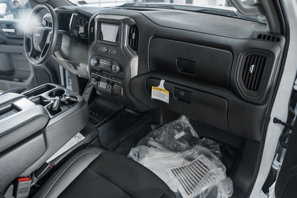 2025 Chevrolet Silverado 3500 HD Chassis Cab Work Truck - 22868359 - 24