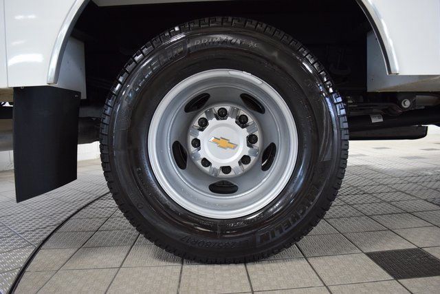 2025 Chevrolet Silverado 3500 HD Chassis Cab Work Truck - 22868360 - 28