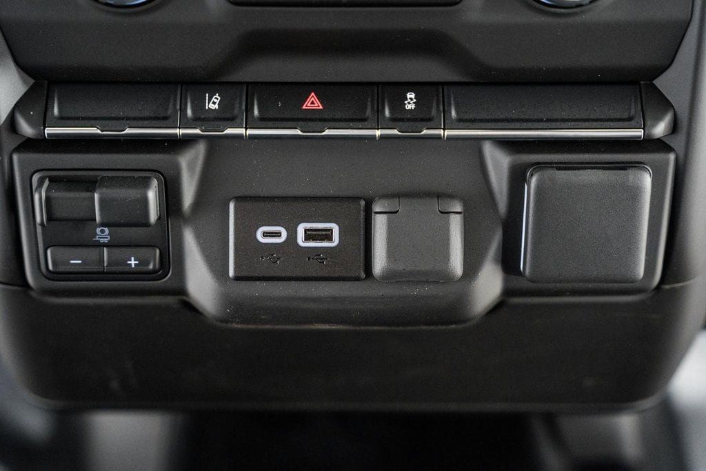 2025 Chevrolet Silverado 3500 HD Chassis Cab Work Truck - 22868361 - 24