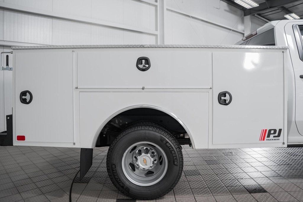 2025 Chevrolet Silverado 3500 HD Chassis Cab Work Truck - 22868364 - 17