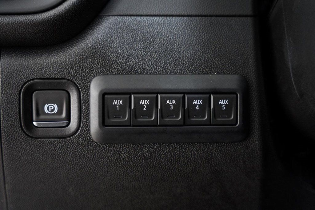 2025 Chevrolet Silverado 3500 HD Chassis Cab Work Truck - 22868364 - 39