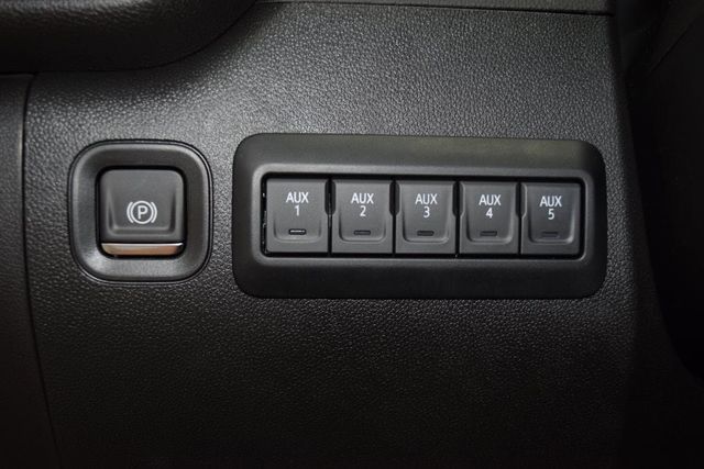 2025 Chevrolet Silverado 3500 HD Chassis Cab Work Truck - 22871177 - 36