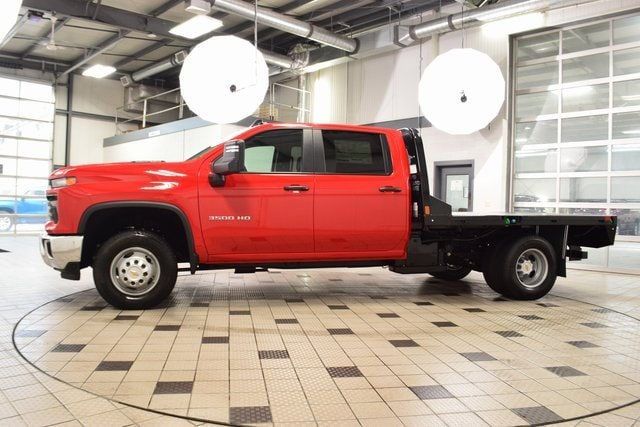 2025 Chevrolet Silverado 3500HD Work Truck photo 3