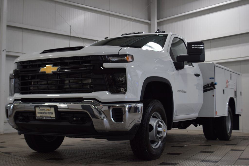 2025 Chevrolet Silverado 3500HD Work Truck photo 3