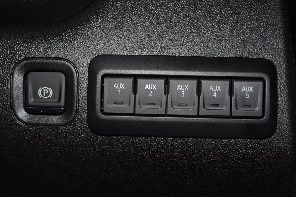 2025 Chevrolet Silverado 3500 HD Chassis Cab Work Truck - 22878996 - 36