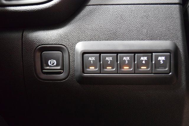 2025 Chevrolet Silverado 3500 HD Chassis Cab Work Truck - 22878997 - 32