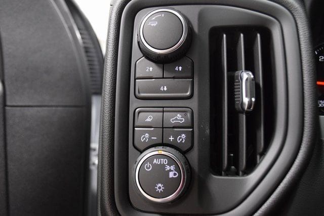 2025 Chevrolet Silverado 3500 HD Chassis Cab Work Truck - 22878997 - 33