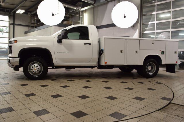2025 Chevrolet Silverado 3500HD Work Truck photo 3