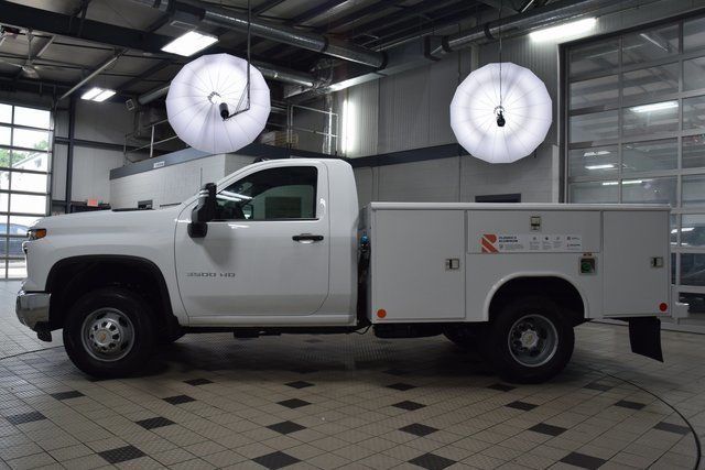 2025 Chevrolet Silverado 3500HD Work Truck photo 3