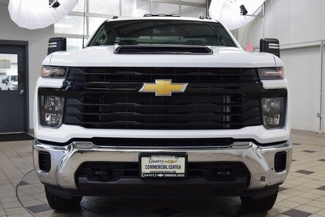 2025 Chevrolet Silverado 3500HD Work Truck photo 2