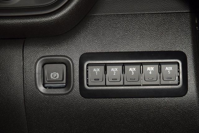 2025 Chevrolet Silverado 3500 HD Chassis Cab Work Truck - 22896968 - 24