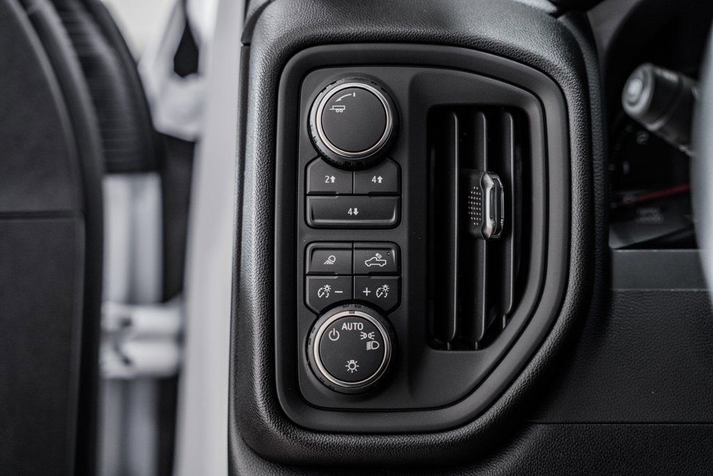 2025 Chevrolet Silverado 3500 HD Chassis Cab Work Truck - 22931335 - 39