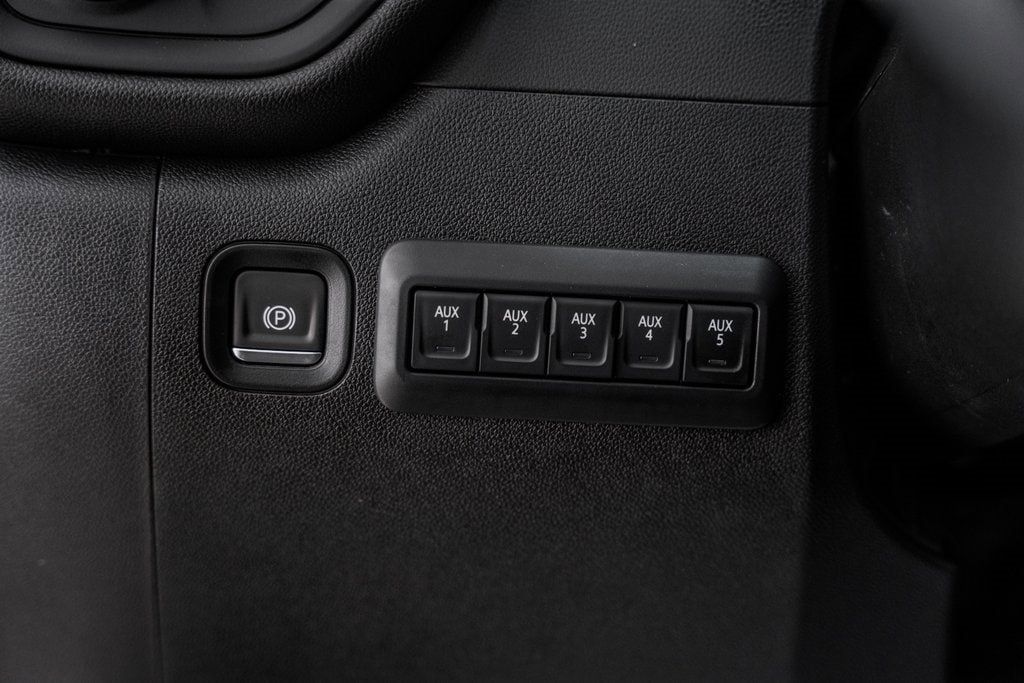 2025 Chevrolet Silverado 3500 HD Chassis Cab Work Truck - 22931335 - 40