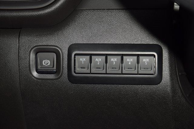 2025 Chevrolet Silverado 3500 HD Chassis Cab Work Truck - 22932528 - 28