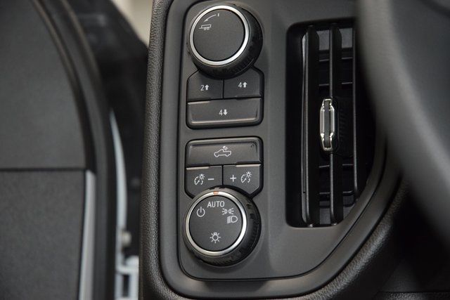 2025 Chevrolet Silverado 3500 HD Chassis Cab Work Truck - 22932528 - 29