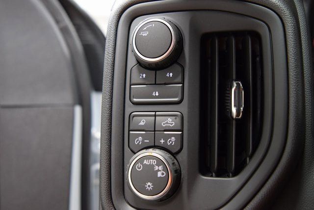 2025 Chevrolet Silverado 3500 HD Chassis Cab Work Truck - 22938436 - 29