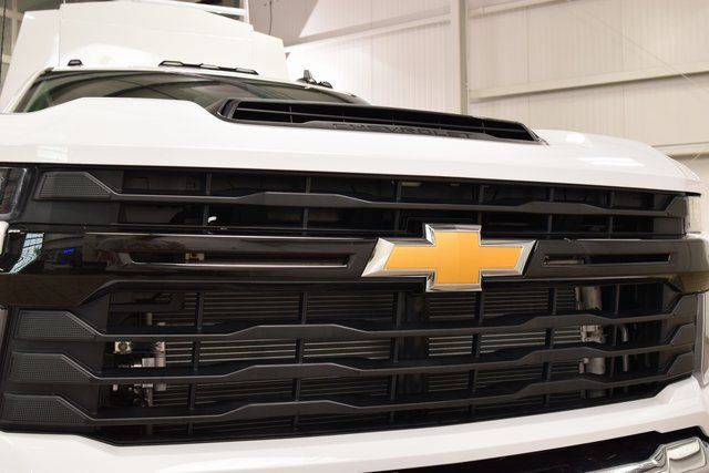 2025 Chevrolet Silverado 3500 HD Chassis Cab Work Truck - 22975764 - 4