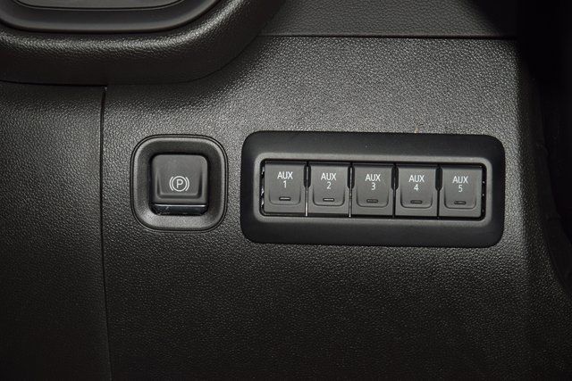 2025 Chevrolet Silverado 3500 HD Chassis Cab Work Truck - 22975765 - 24