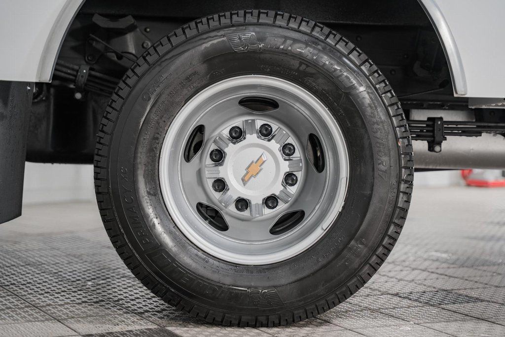 2025 Chevrolet Silverado 3500 HD Chassis Cab Work Truck - 22975766 - 16