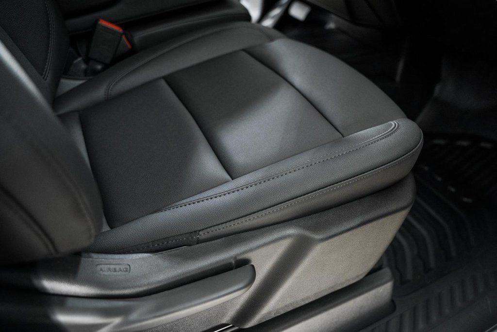 2025 Chevrolet Silverado 3500 HD Chassis Cab Work Truck - 22975766 - 32