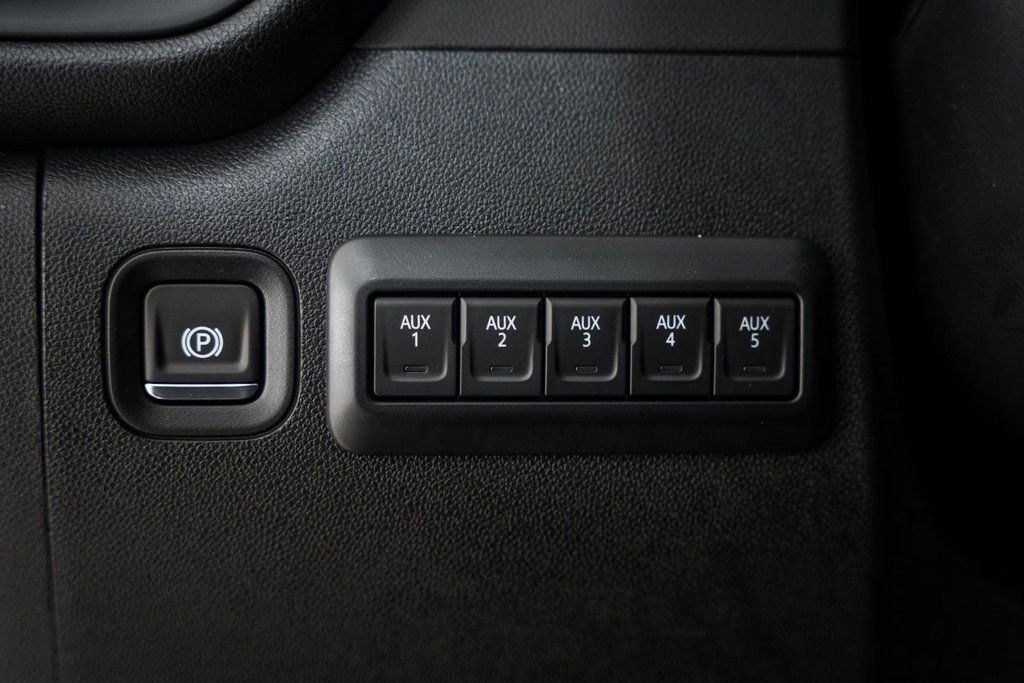 2025 Chevrolet Silverado 3500 HD Chassis Cab Work Truck - 22975766 - 37