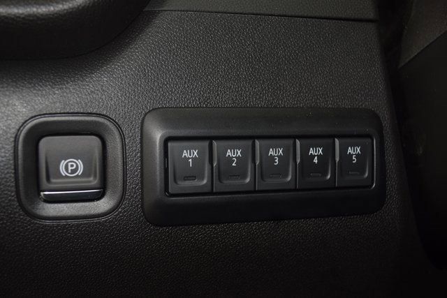 2025 Chevrolet Silverado 3500 HD Chassis Cab Work Truck - 22979960 - 40