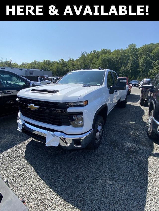 2025 Chevrolet Silverado 3500HD 4WD Crew Cab 172" Work Truck - 22585622 - 0