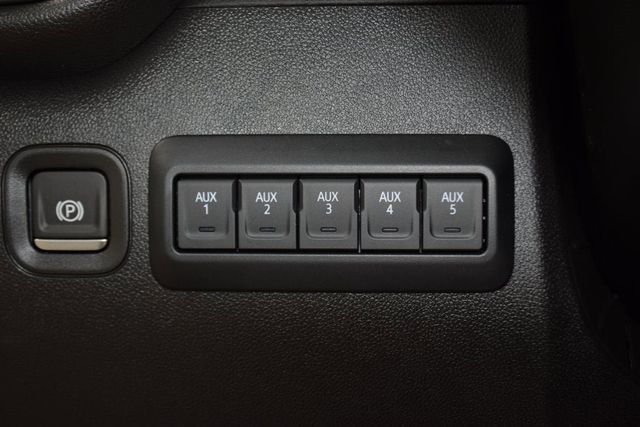 2025 Chevrolet Silverado 3500HD 4WD Double Cab 162" Work Truck - 22868314 - 34