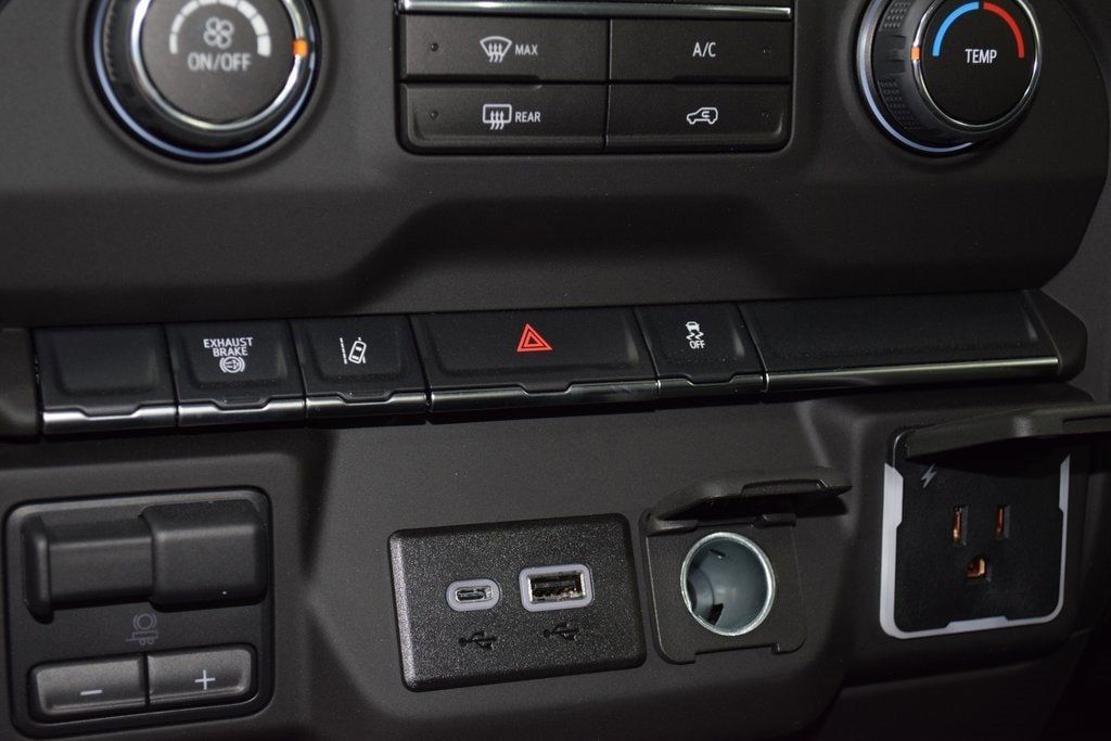 2025 Chevrolet Silverado 3500HD 4WD Double Cab 162" Work Truck - 22945236 - 31