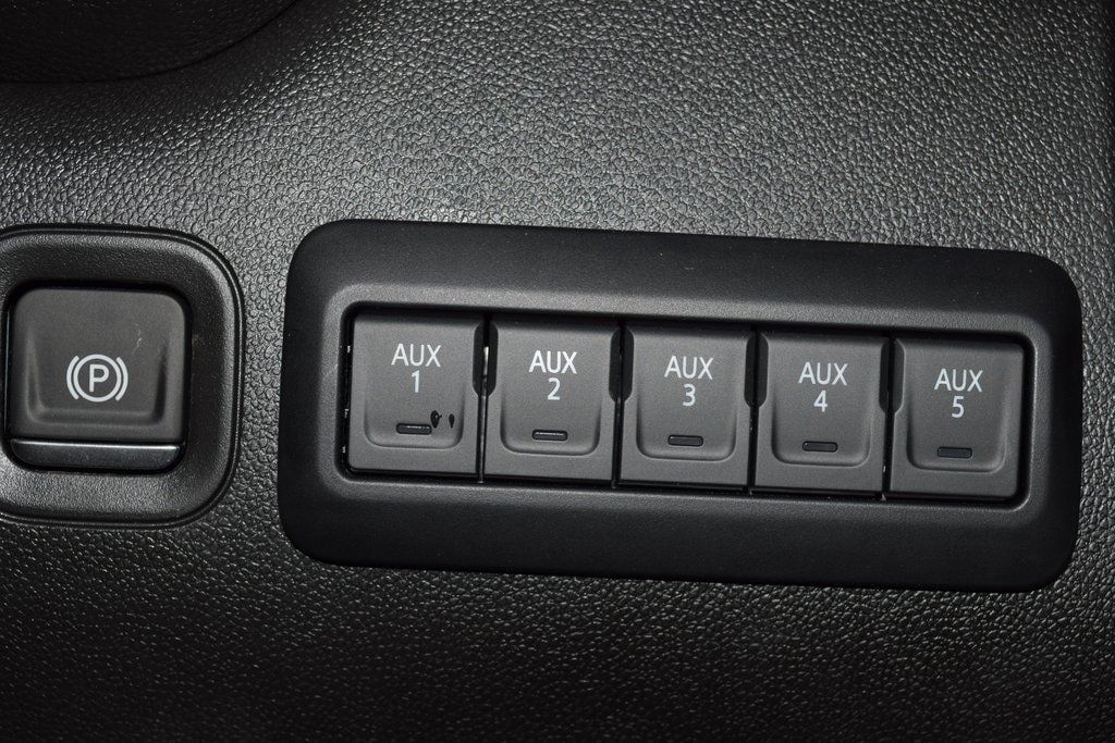 2025 Chevrolet Silverado 3500HD 4WD Double Cab 162" Work Truck - 22945236 - 34