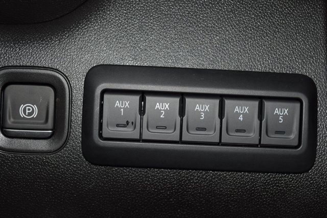 2025 Chevrolet Silverado 3500HD 4WD Double Cab 162" Work Truck - 22945236 - 34