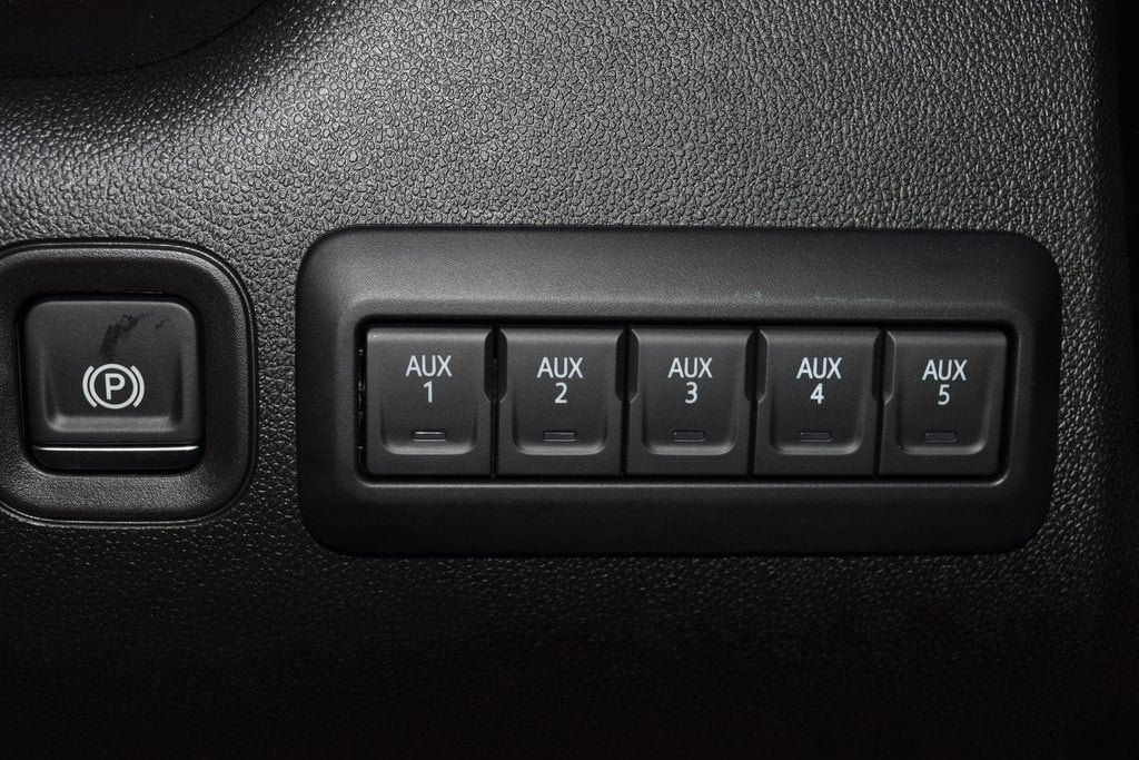 2025 Chevrolet Silverado 3500HD 4WD Double Cab 162" Work Truck - 22959310 - 33