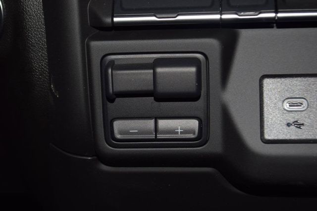 2025 Chevrolet Silverado 3500HD 4WD Double Cab 162" Work Truck - 22959311 - 32