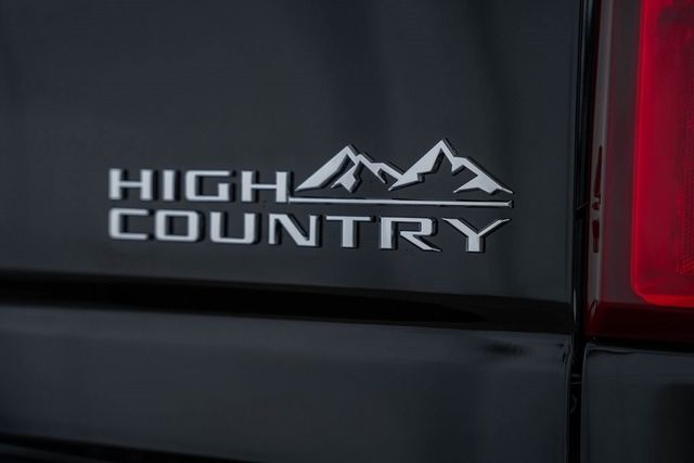 2025 Chevrolet Silverado 3500HD High Country DRW - 22868309 - 18