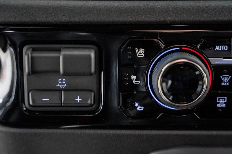 2025 Chevrolet Silverado 3500HD High Country DRW - 22868309 - 26