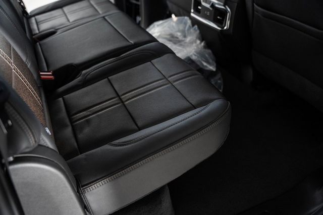 2025 Chevrolet Silverado 3500HD High Country DRW - 22868309 - 32