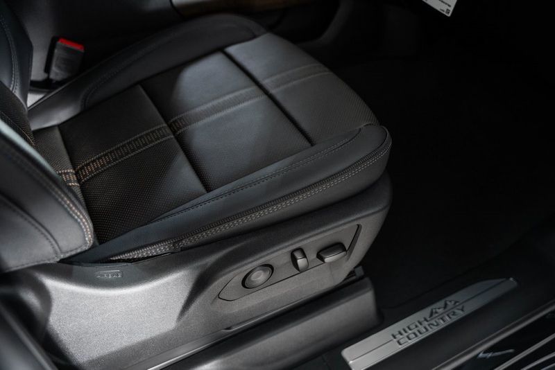 2025 Chevrolet Silverado 3500HD High Country DRW - 22868309 - 33