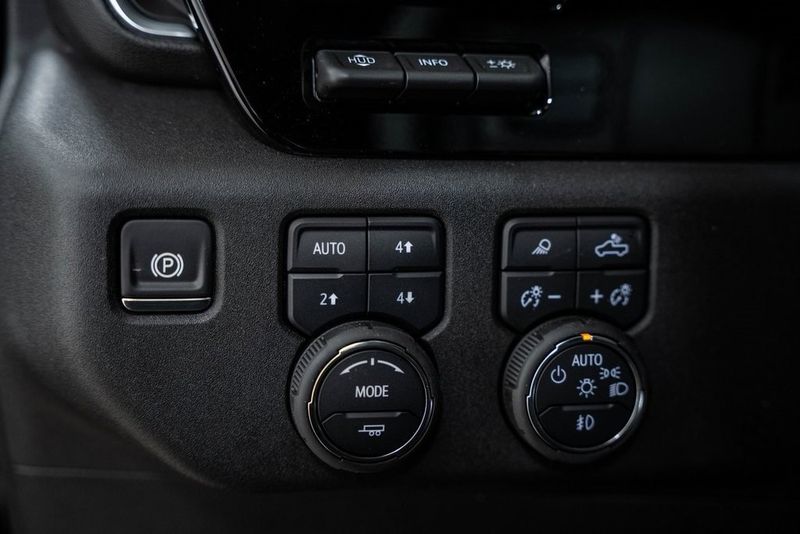 2025 Chevrolet Silverado 3500HD High Country DRW - 22868309 - 38