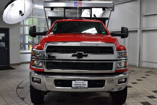 2025 Chevrolet Silverado 6500HD Work Truck photo 2