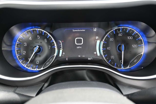 2025 Chrysler Voyager LX FWD - 22988984 - 32