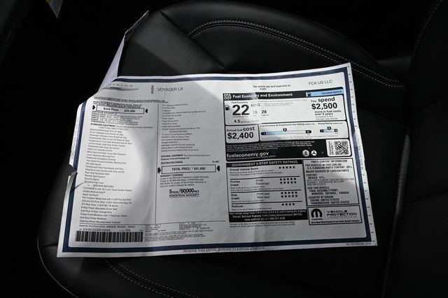 2025 Chrysler Voyager LX FWD - 22988984 - 34