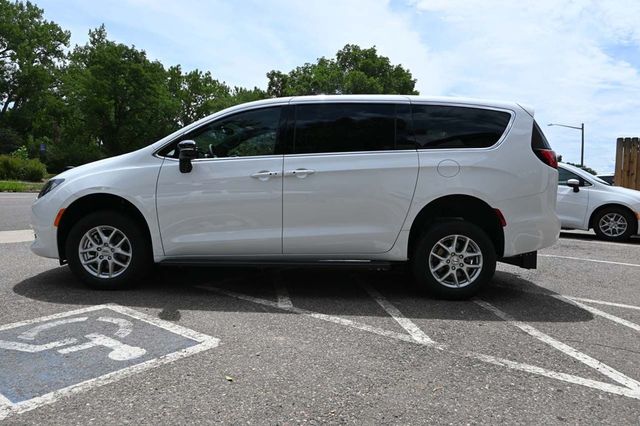 2025 Chrysler Voyager LX FWD - 22988984 - 8