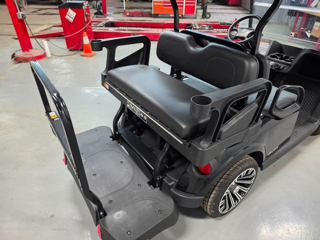 2025 E-Z-GO VALOR 4  - 22967907 - 22