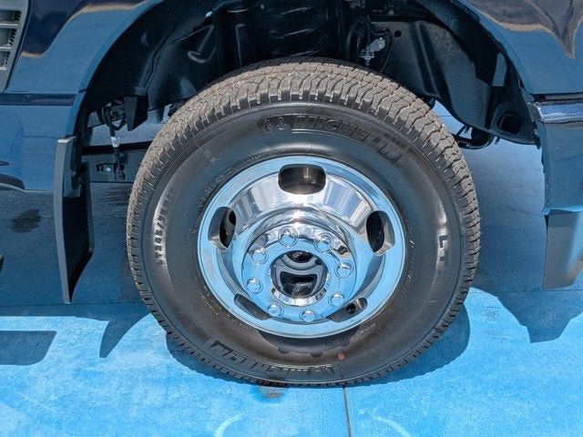 2025 Ford Super Duty F-350 DRW 4D Crew Cab - 22907733 - 10