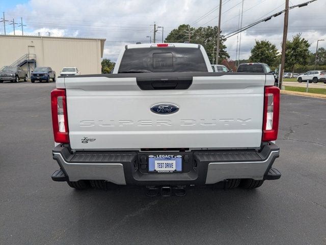 2025 Ford Super Duty F-350 DRW Crew Cab Pickup - 22916136 - 4