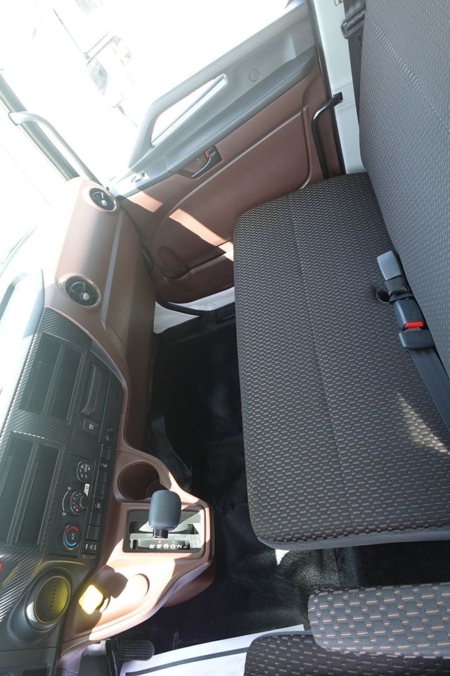 2025 HINO L6 (26ft Box w/ Lift Gate) - 22824717 - 28